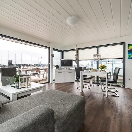 Hausboot Fjordblik Úszó hotel Kollund Østerskov