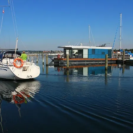Hausboot Fjordblik Úszó hotel Kollund Østerskov